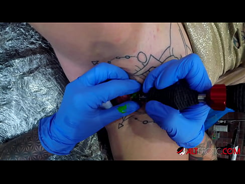 ❤️ Ekstremno tetovirana zgoda Sully Savage tetovirala se na klitorisu ❤❌ Kvalitetan seks kod nas bs.sextoysformen.xyz ﹏
